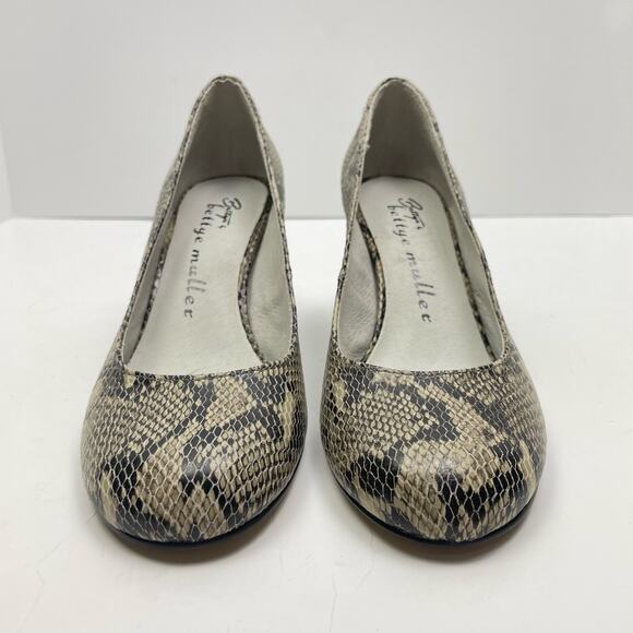 Bettye Muller | NWOB Neutral Beige Leather Snakeskin Round Toe Block Heel Pumps - Picture 3 of 11